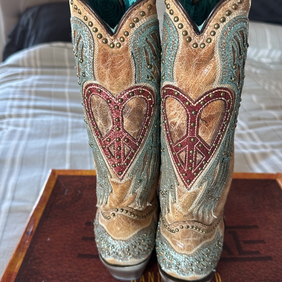 Women's Western Heart Embroidered Boots - Picture 2 of 9